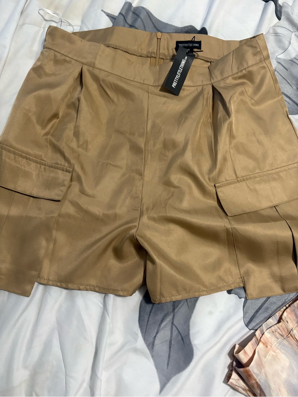 PrettyLittleThing Tan Cargo Pleat Front Shorts
